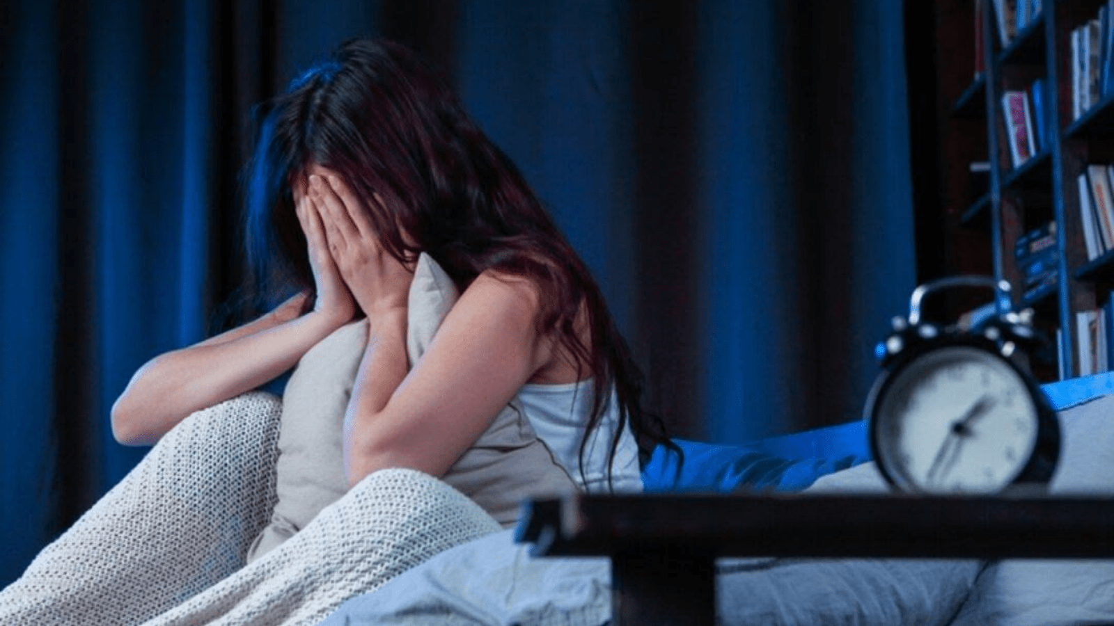 Chống lão hóa chủ động: Giải pháp gìn giữ làn da khỏe đẹp từ sớm 10 Rối loạn giấc ngủ có thể làm đẩy nhanh quá trình lão hóa da.